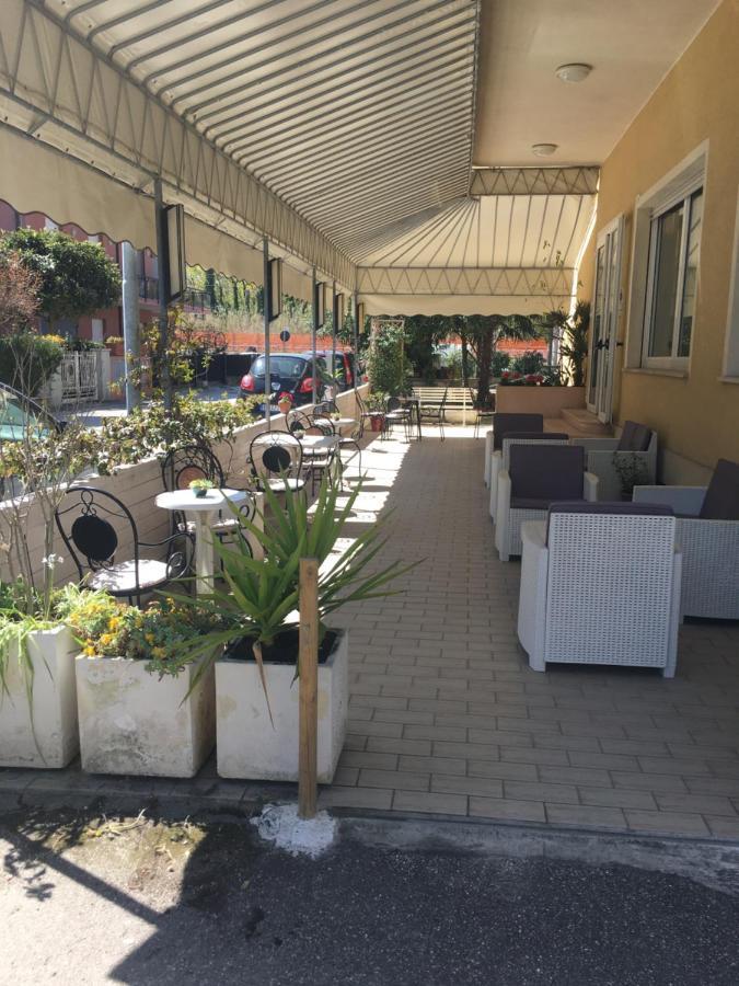 Hotel Villa Rinaldini Rimini Exterior foto